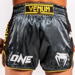 Venum ONE FC Impact Muay Thai Short Grijs Zwart -Boksen Winkel venum venum one fc impact muay thai short grijs zw 5