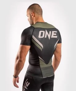 Venum ONE FC Impact Rashguard S/S Zwart Kaki -Boksen Winkel venum venum one fc impact rashguard s s zwart kaki 3