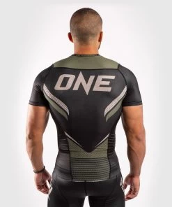 Venum ONE FC Impact Rashguard S/S Zwart Kaki -Boksen Winkel venum venum one fc impact rashguard s s zwart kaki 4
