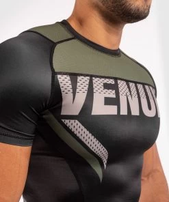 Venum ONE FC Impact Rashguard S/S Zwart Kaki -Boksen Winkel venum venum one fc impact rashguard s s zwart kaki 5
