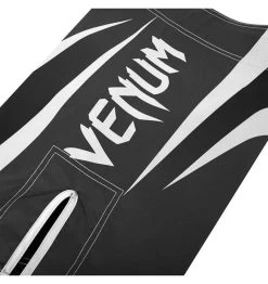 Venum Predator MMA Fight Shorts Zwart Wit 12 Venum Predator MMA Fight Shorts Zwart Wit -Boksen Winkel venum venum predator mma fight shorts zwart wit 3