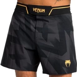 Venum Razor Fightshort Zwart Goud 14 Venum Razor Fightshort Zwart Goud -Boksen Winkel venum venum razor fightshort zwart goud 4