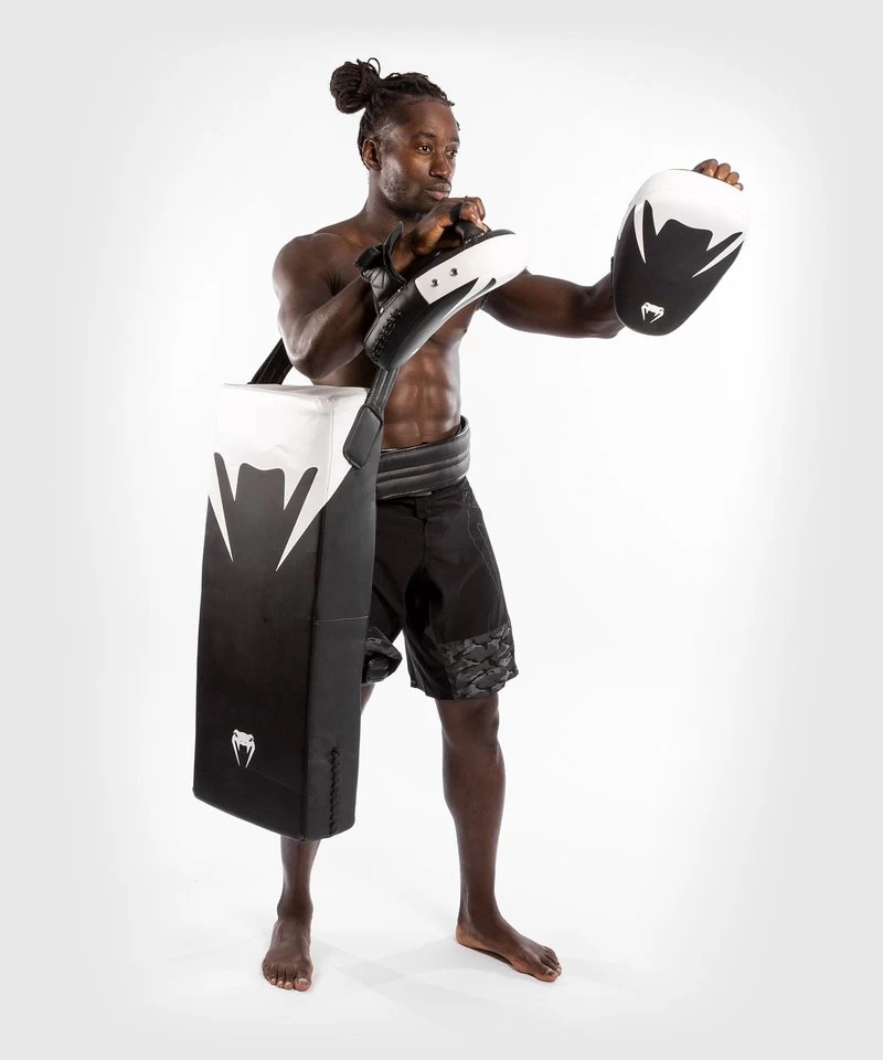 Venum Satchel Kick Shield Zwart Wit 6 Venum Satchel Kick Shield Zwart Wit - Afbeelding 4