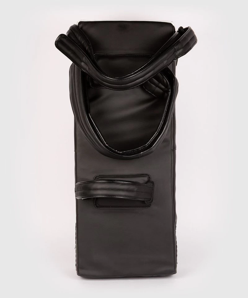 Venum Satchel Kick Shield Zwart Wit 3 Venum Satchel Kick Shield Zwart Wit