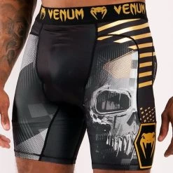 Venum Skull Compression Shorts Zwart Goud -Boksen Winkel venum venum skull compression shorts zwart goud 3