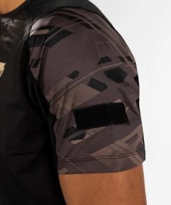 Venum Tecmo 2.0 Dry Fit T-shirt Zwart Bruin -Boksen Winkel venum venum tecmo 20 dry fit t shirt zwart bruin 4