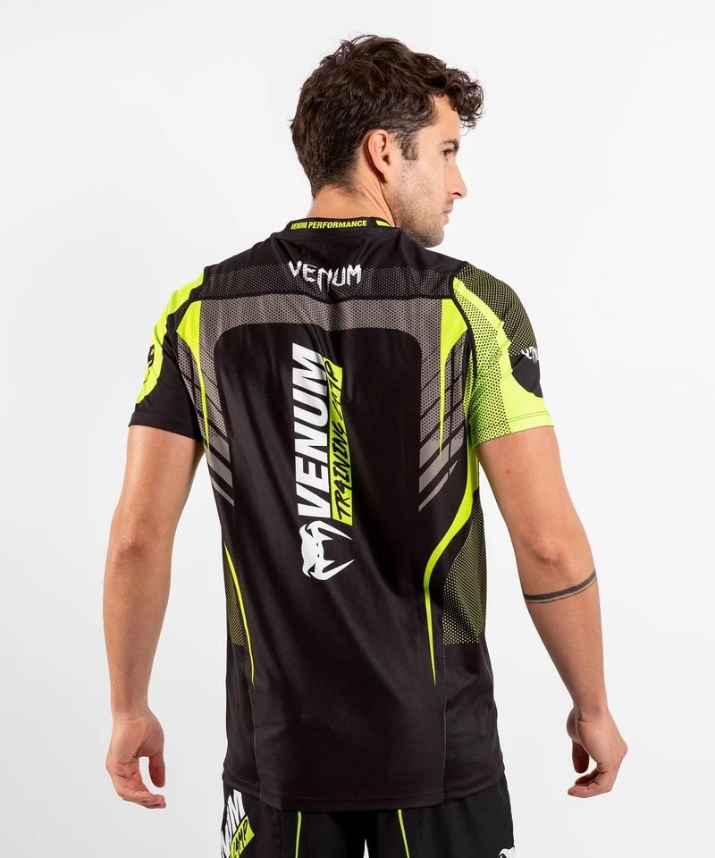 Venum Training Camp 3.0 Dry Tech T-shirt Zwart Geel 6 Venum Training Camp 3.0 Dry Tech T-shirt Zwart Geel - Afbeelding 4