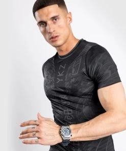 Venum YKZ21 Rash Guard S/S Compressie Shirt Zwart Zwart -Boksen Winkel venum venum ykz21 rash guard s s compressie shirt 7